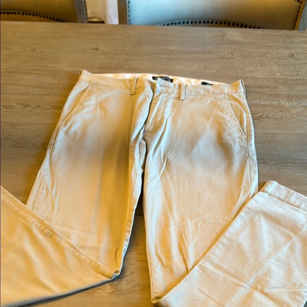 J Crew Men's mercantile Classic slim Fit Khaki Pants 32x32